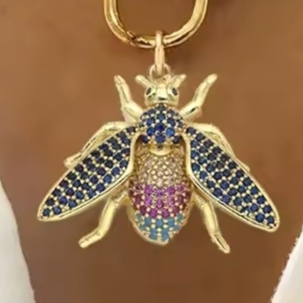 Pearl Necklace with Gold and Multicolor Bee Pendant - Picture 2 of 2